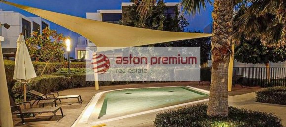 Moradia em banda T5 em Dubai, UAE N.º 55386 24