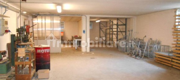 1050m² Warehouse in Carugo, Italy No. 71348 12
