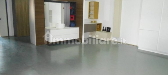 1050m² Warehouse in Carugo, Italy No. 71348 10