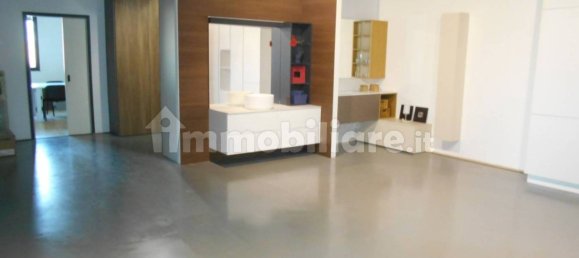 1050m² Warehouse in Carugo, Italy No. 71348 11
