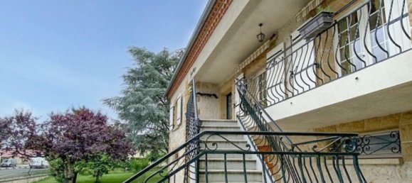 4 Schlafzimmer Villa in Laroque-Timbaut, France, Nr. 107606 3