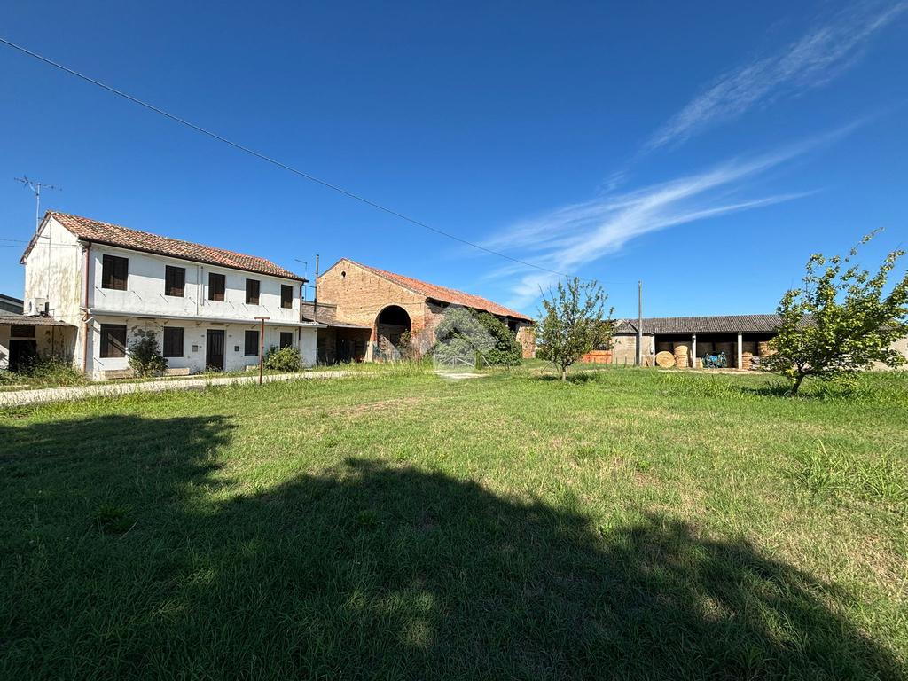 Apartamento de 5 dormitorios en Codevigo, Italy No. 264039