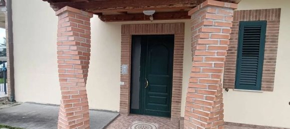 4 rooms Apartment in Perugia, Italy No. 43031 2