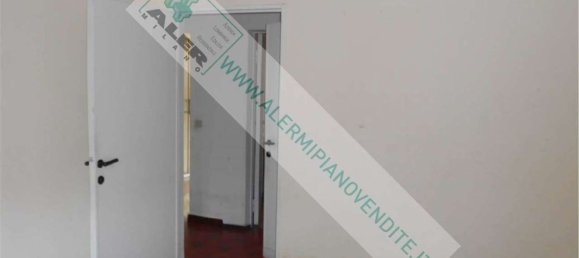 4 bedrooms Apartment in Milan, Italy No. 370131 11