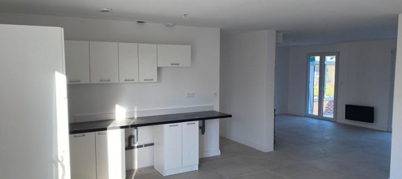 3 bedrooms House in Checy, France No. 160738 6