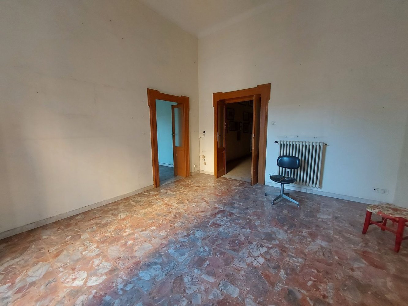 Apartamento de 5 dormitorios en Taranto, Italy No. 335255