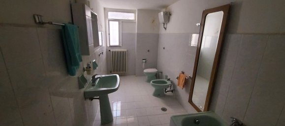Apartamento de 5 dormitorios en Taranto, Italy No. 335255 6