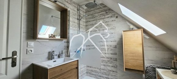 3 bedrooms House in Saint-Etienne-du-Rouvray, France No. 359905 5