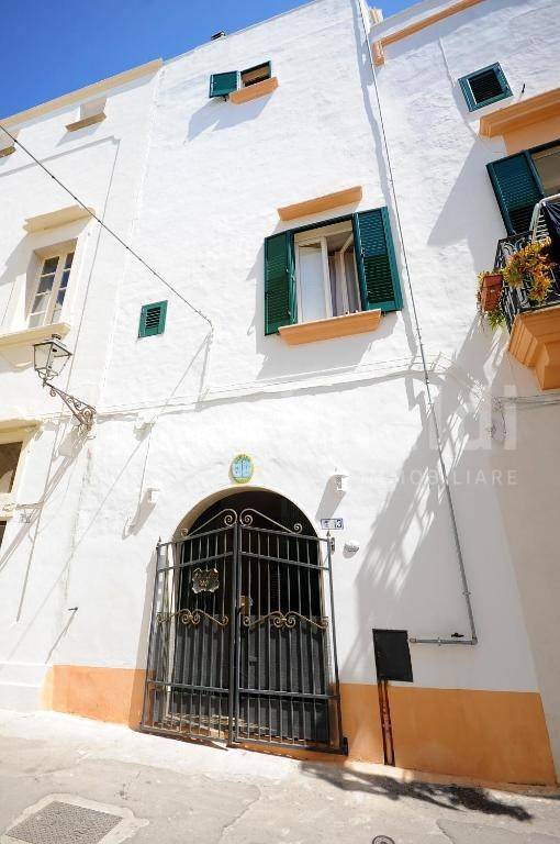 Edificio de 5 habitaciónes en Gallipoli, Italy No. 291594