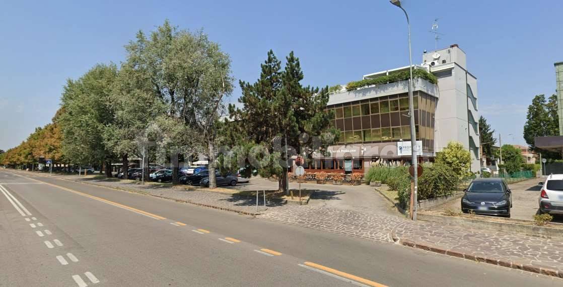 3 rooms Office in Carpi, Italy No. 329146