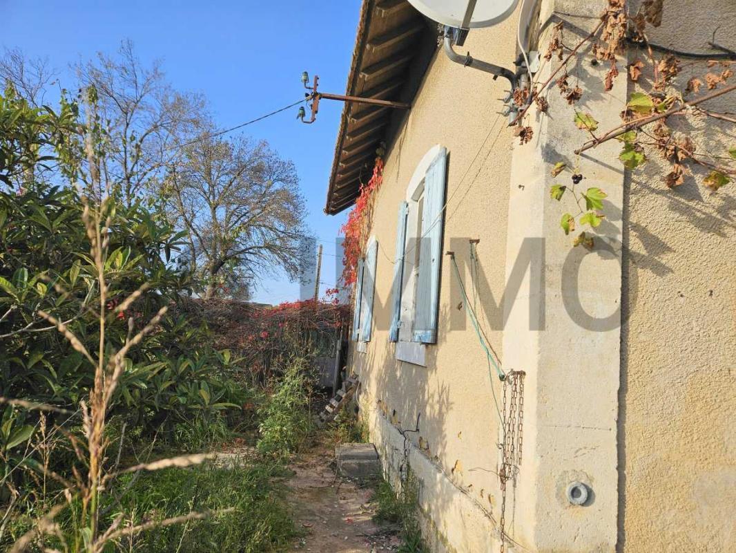 2 bedrooms House in Uzes, France No. 200753