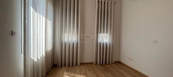 3 bedrooms Apartment in Agios Tychonas, Cyprus No. 313 8