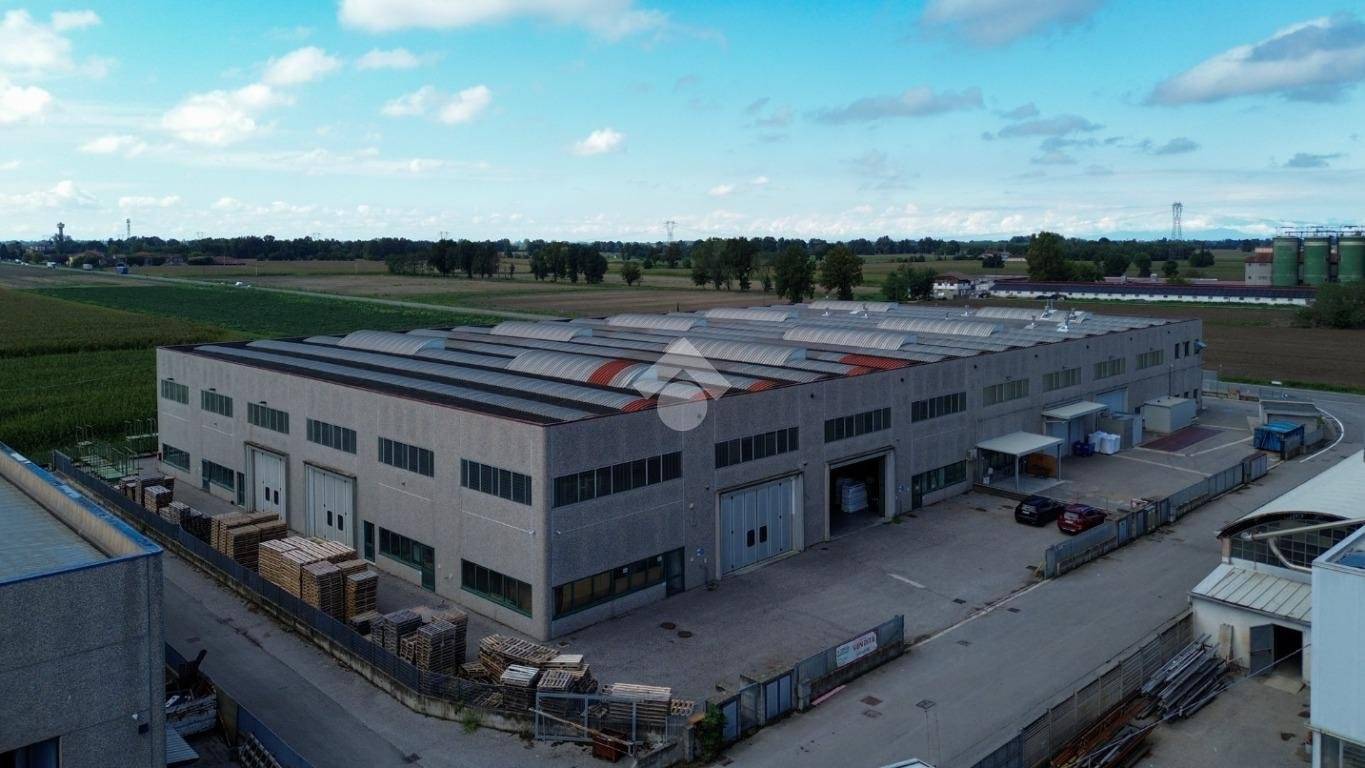 Armazém em Sospiro, Italy 2100 m² N.º 381494