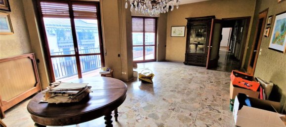 Квартира с 4 комнатами в Виджевано, Италия № 75208 3