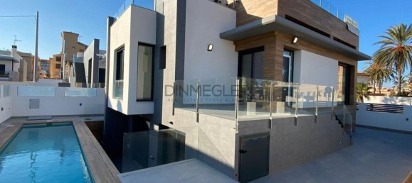 4 bedrooms House in Torrevieja, Spain No. 131901 11