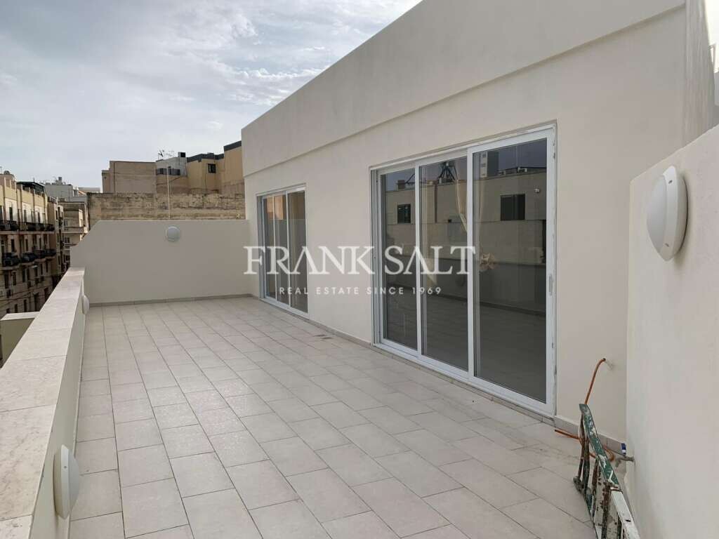 Пентхаус с 2 спальнями в Сент-Джулианс, Мальта № 4457