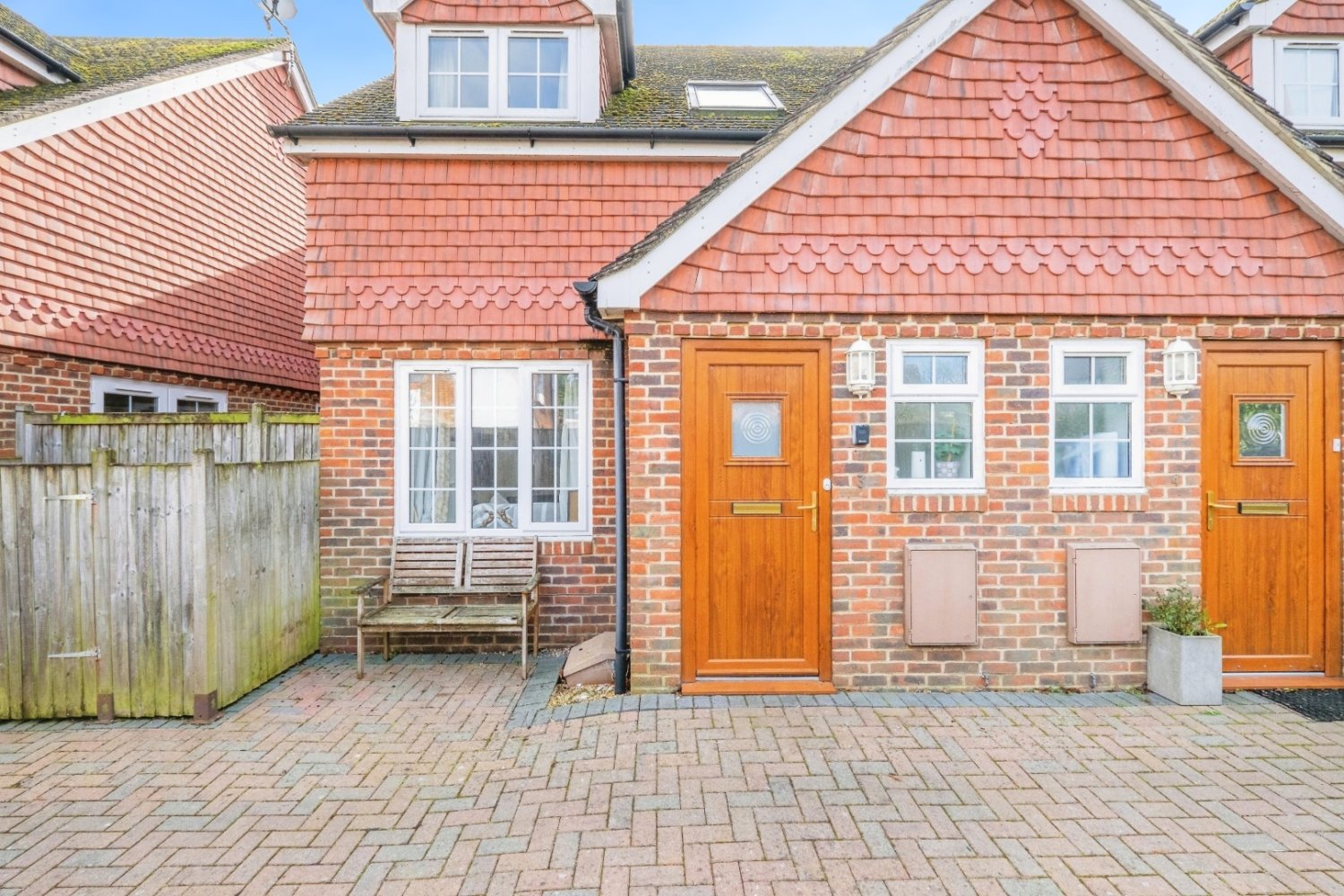 2 bedrooms House in Billingshurst, United Kingdom No. 2359