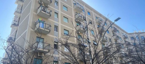 3 rooms Apartment in Rome, Italy No. 8667 2