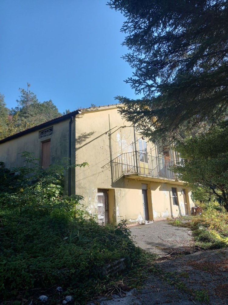 6 rooms House in Lauria, Italy No. 255339