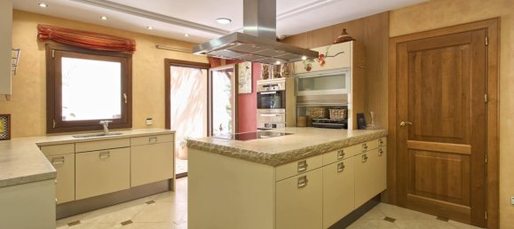 4 Schlafzimmer Villa in Marbella Golden Mile, Spain, Nr. 3236 5