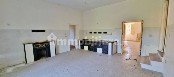 5 bedrooms House in Castel Baronia, Italy No. 125594 15