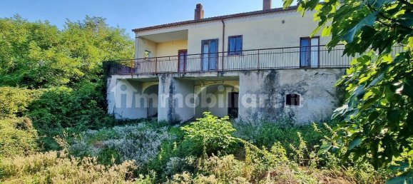 5 bedrooms House in Castel Baronia, Italy No. 125594 3