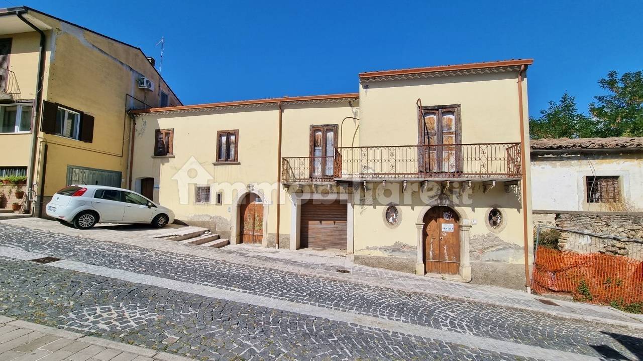 5 bedrooms House in Castel Baronia, Italy No. 125594