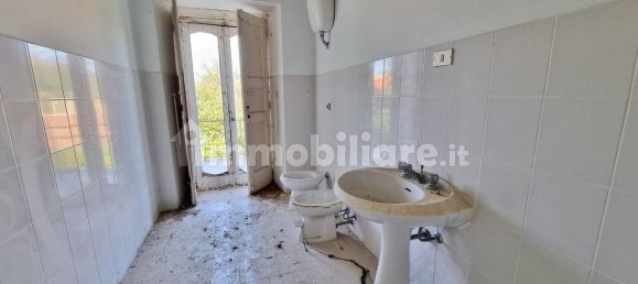 5 bedrooms House in Castel Baronia, Italy No. 125594 21