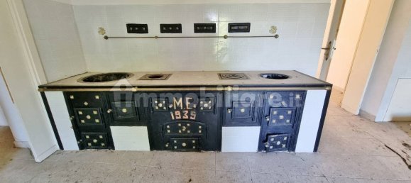 5 bedrooms House in Castel Baronia, Italy No. 125594 16