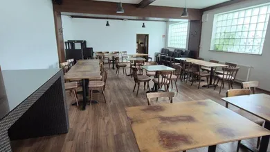  فندق في Neunkirchen, Austria 704متر مربع رقم 143024