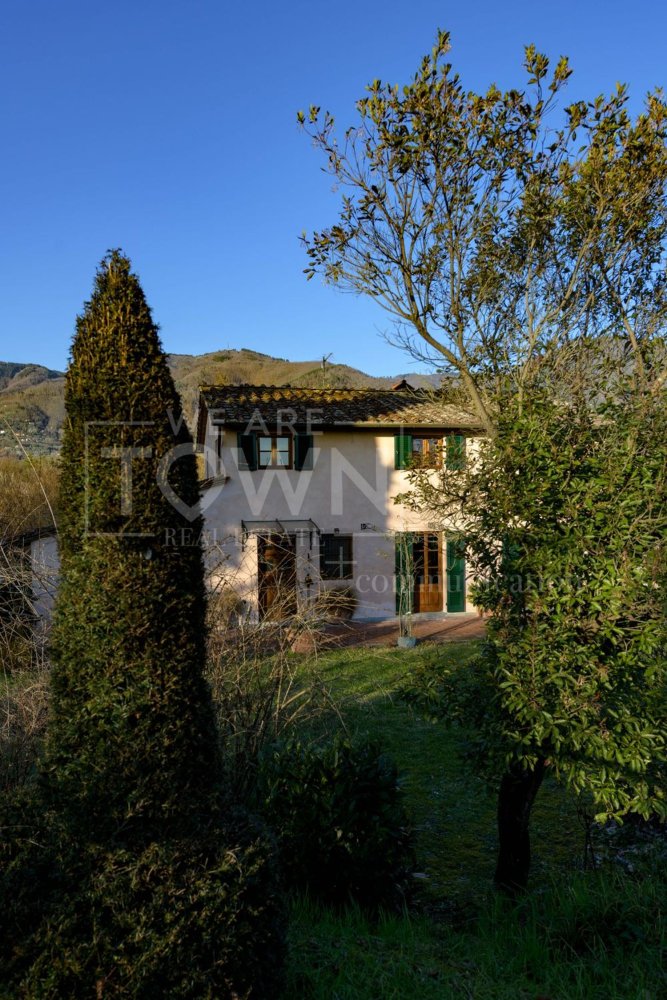7 rooms House in Capannori, Italy No. 10410