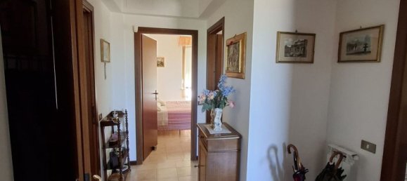 4 bedrooms Apartment in Todi, Italy No. 311498 9