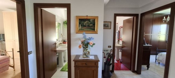 4 bedrooms Apartment in Todi, Italy No. 311498 7