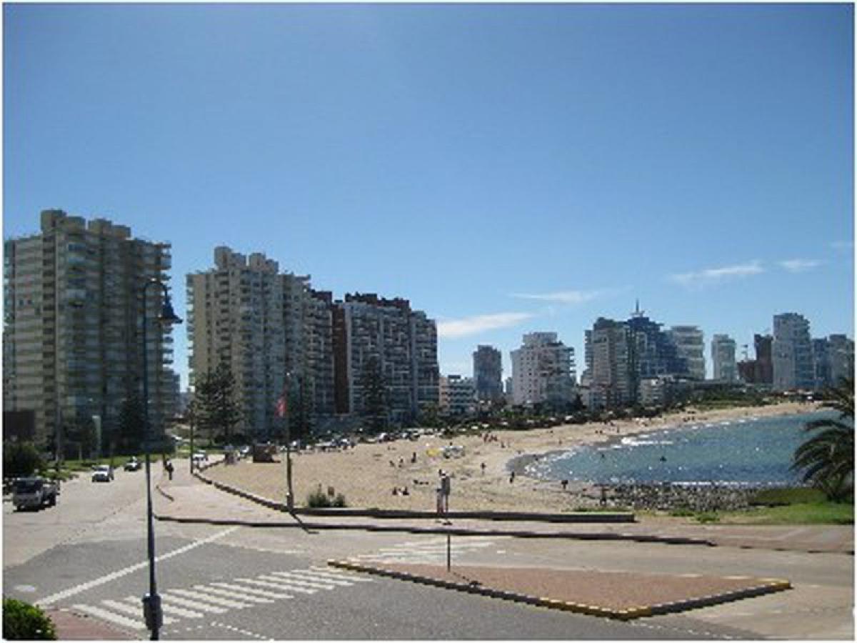 2 bedrooms Apartment in Maldonado, Uruguay No. 5574