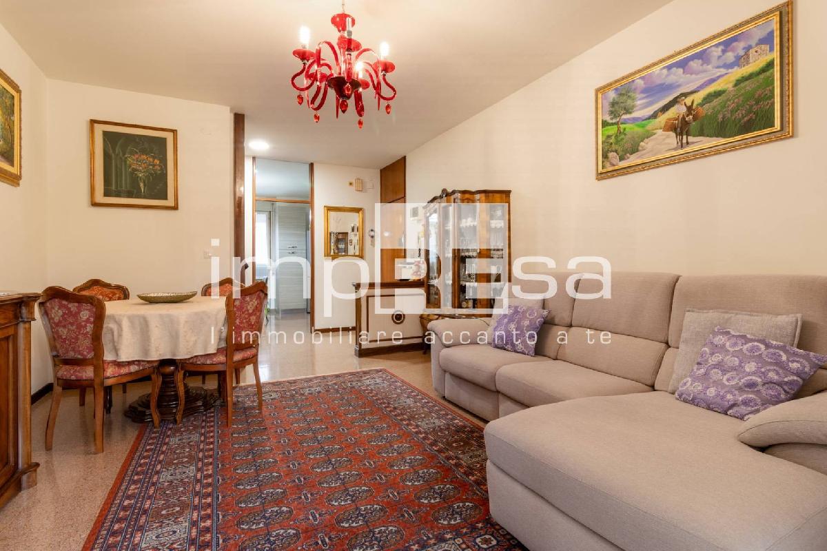 3 bedrooms Apartment in Treviso, Italy No. 92548