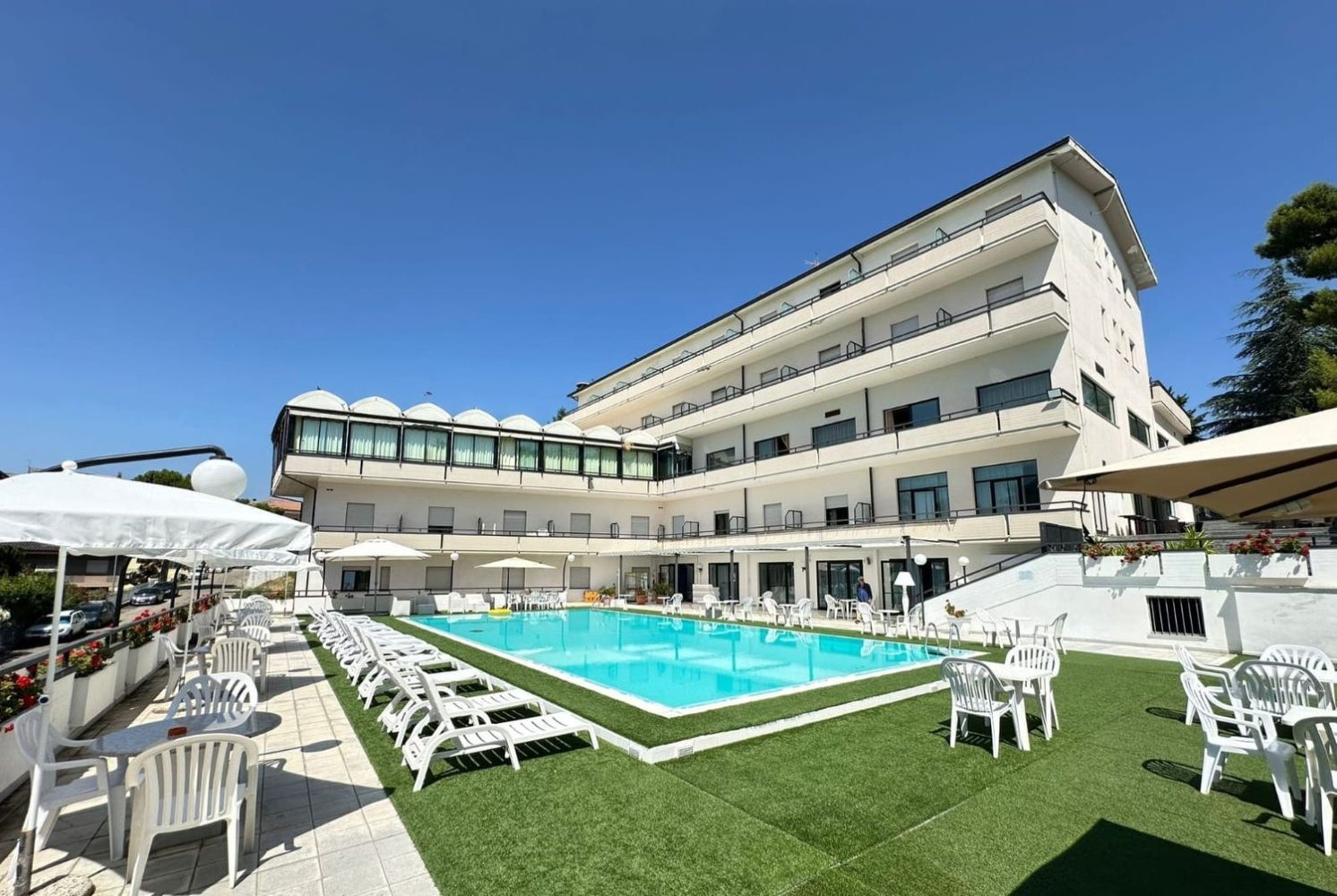 5000m² Building in Atri, Italy No. 340563