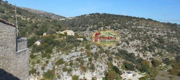 2 bedrooms House in Ragusa, Italy No. 106674 3