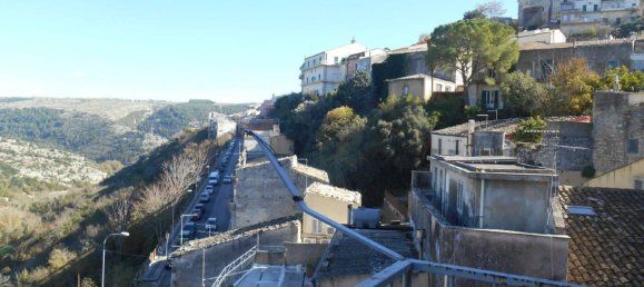 2 bedrooms House in Ragusa, Italy No. 106674 2