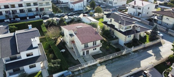 Дом с 5 спальнями в Брага, Португалия № 177383 2