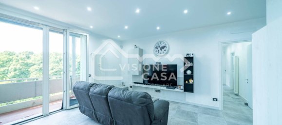 Apartamento de 3 dormitorios en Reggio Emilia, Italy No. 333799 2