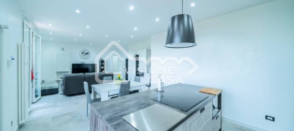 Apartamento de 3 dormitorios en Reggio Emilia, Italy No. 333799 4