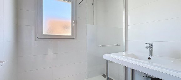 4 bedrooms House in Chartres, France No. 211599 12