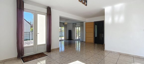 4 bedrooms House in Chartres, France No. 211599 7