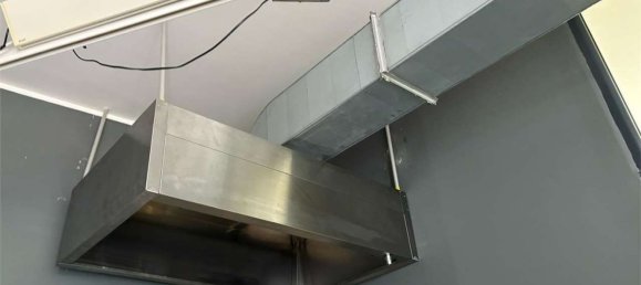 65m² Commercial property in Udine, Italy No. 223019 11