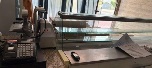 65m² Commercial property in Udine, Italy No. 223019 13