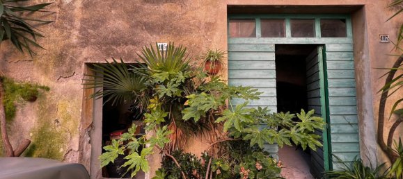 Коммерческая недвижимость 80м² в Специя, Италия № 123611 10