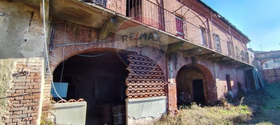 19 rooms House in Castagnole Monferrato, Italy No. 7555 4