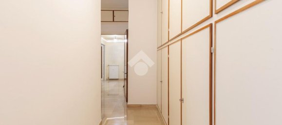 3 bedrooms Apartment in Rome, Italy No. 176947 18