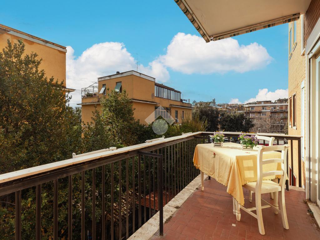 3 bedrooms Apartment in Rome, Italy No. 176947
