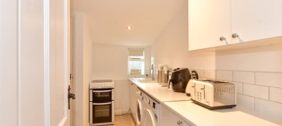 4 bedrooms House in Harlow, United Kingdom No. 3956 14